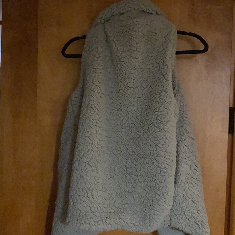 VEST - Picture 5 of 5
